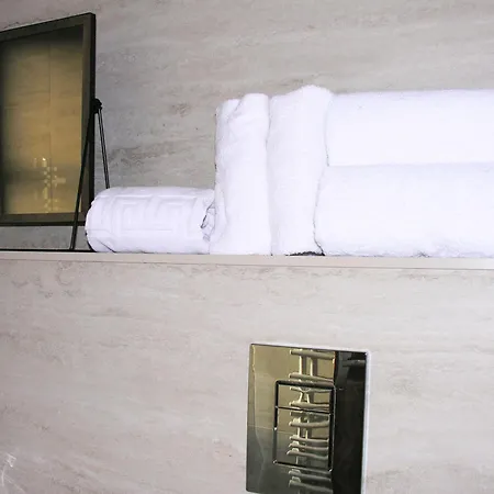 At No12 * Карлайл