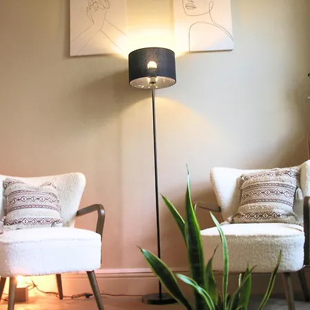 At No12 Карлайл